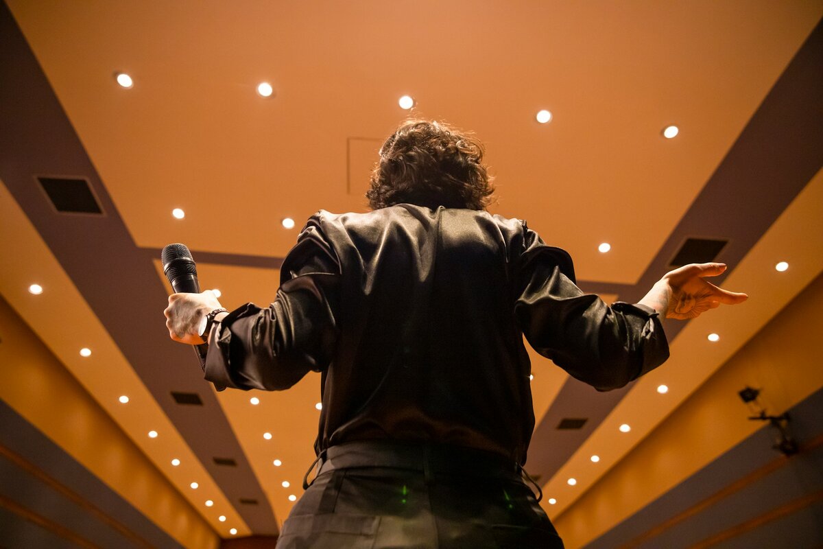 Що таке хизування?