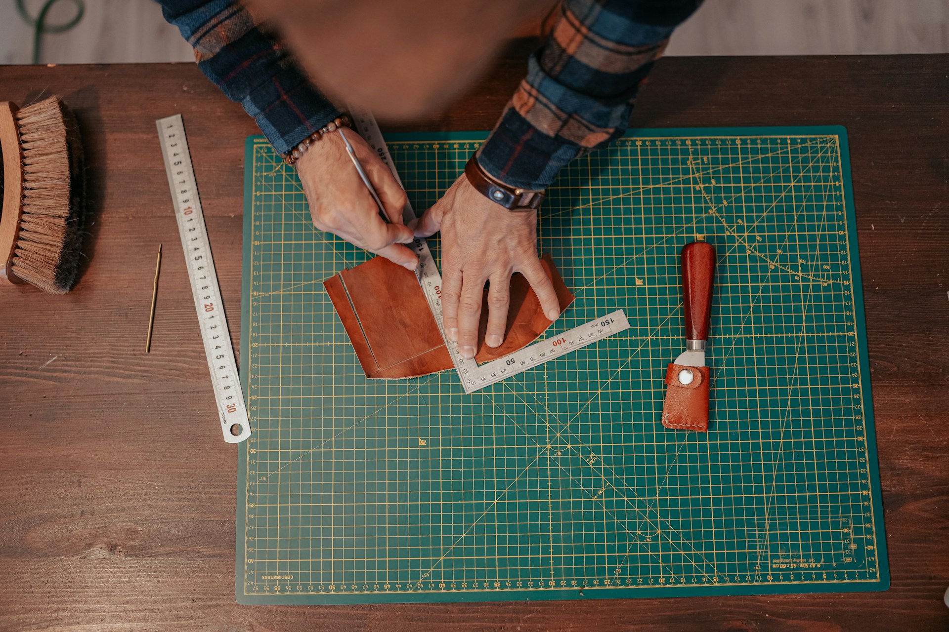 Як обрати ніж для зняття шкіри, щоб робота була швидкою і точною